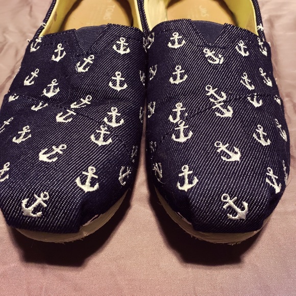 Size 11 Tom’s Navy with white anchor DO NOT BUY - Picture 3 of 4